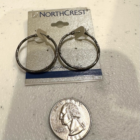 NWT 2 pairs Hoop Earrings- Sensitive Ears - two tone gold & silver AND Gunmetal - Picture 9 of 11